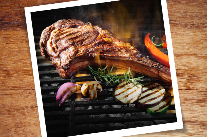 Fleisch auf einem Grill.